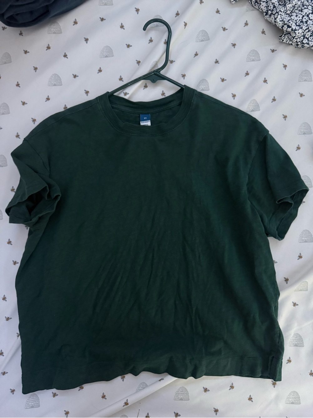 Dark green cropped shirt